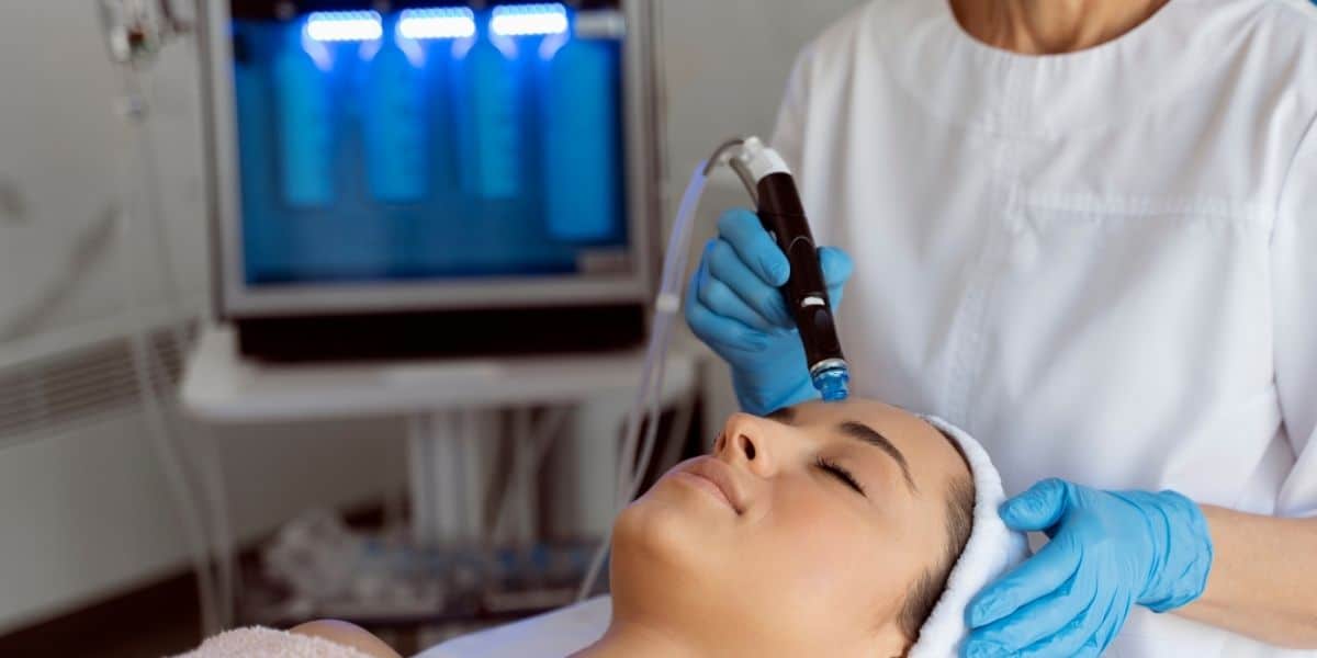 DiamondGlow vs HydraFacial: Is Diamond Glow Facial Better