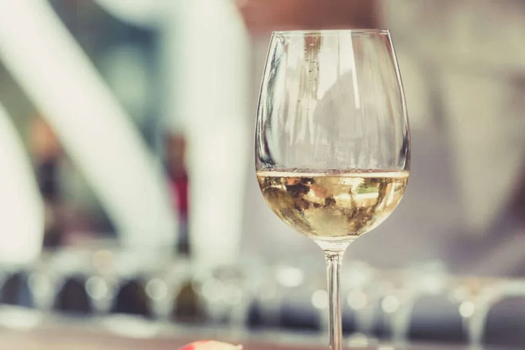 Gewurztraminer vs Riesling: Key Differences Guide 8 gewurztraminer and riesling food pairing dinner