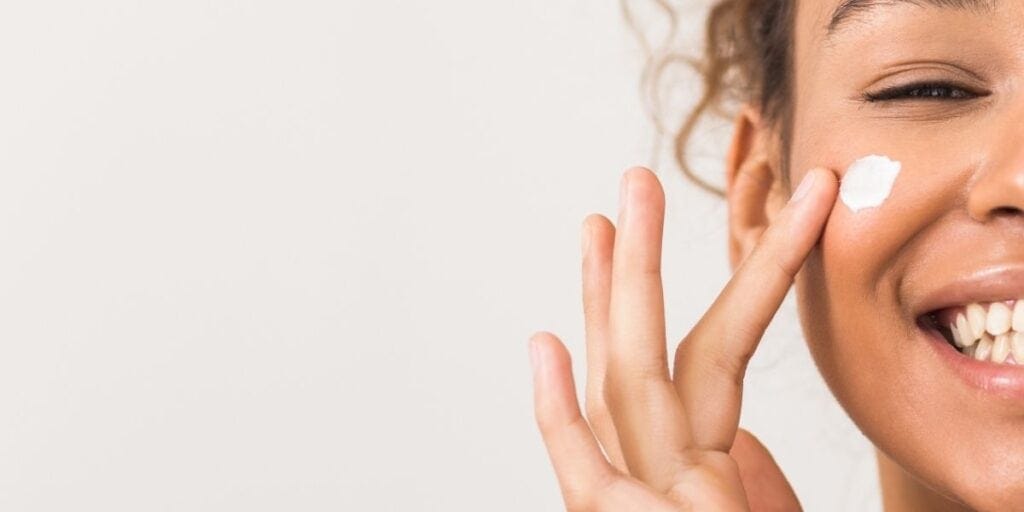 Travel-Friendly Salicylic Acid Moisturizers for Clear Skin