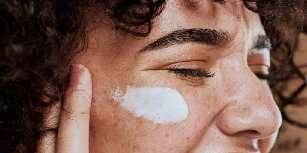 Travel skincare routine with salicylic acid moisturizer for clear skin