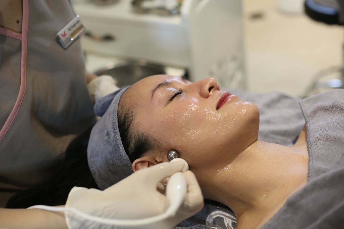 Can You Get a Facial After Botox? Timing and Safety Considerations 1 Can you get a facial after Botox - professional skincare facial treatment timing and safety guide