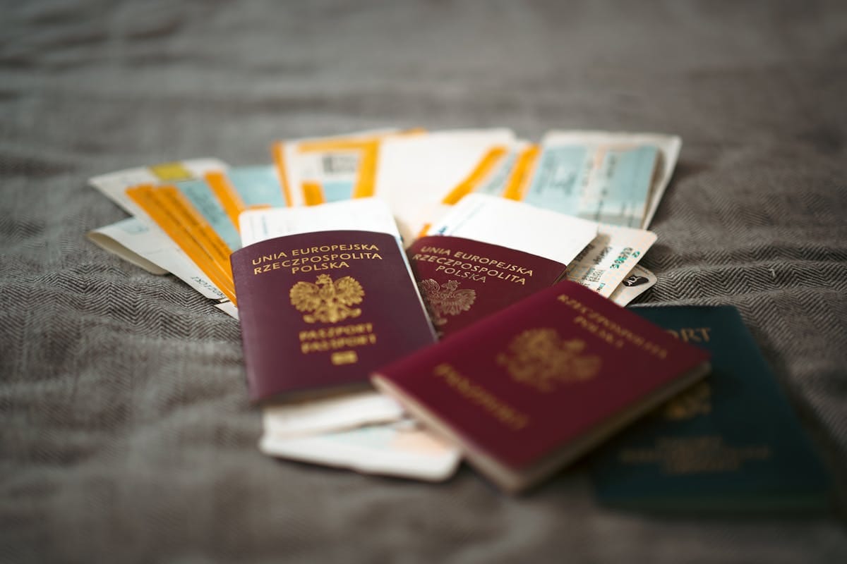 Where is flight number on ticket - airplane boarding pass with flight details highlighted