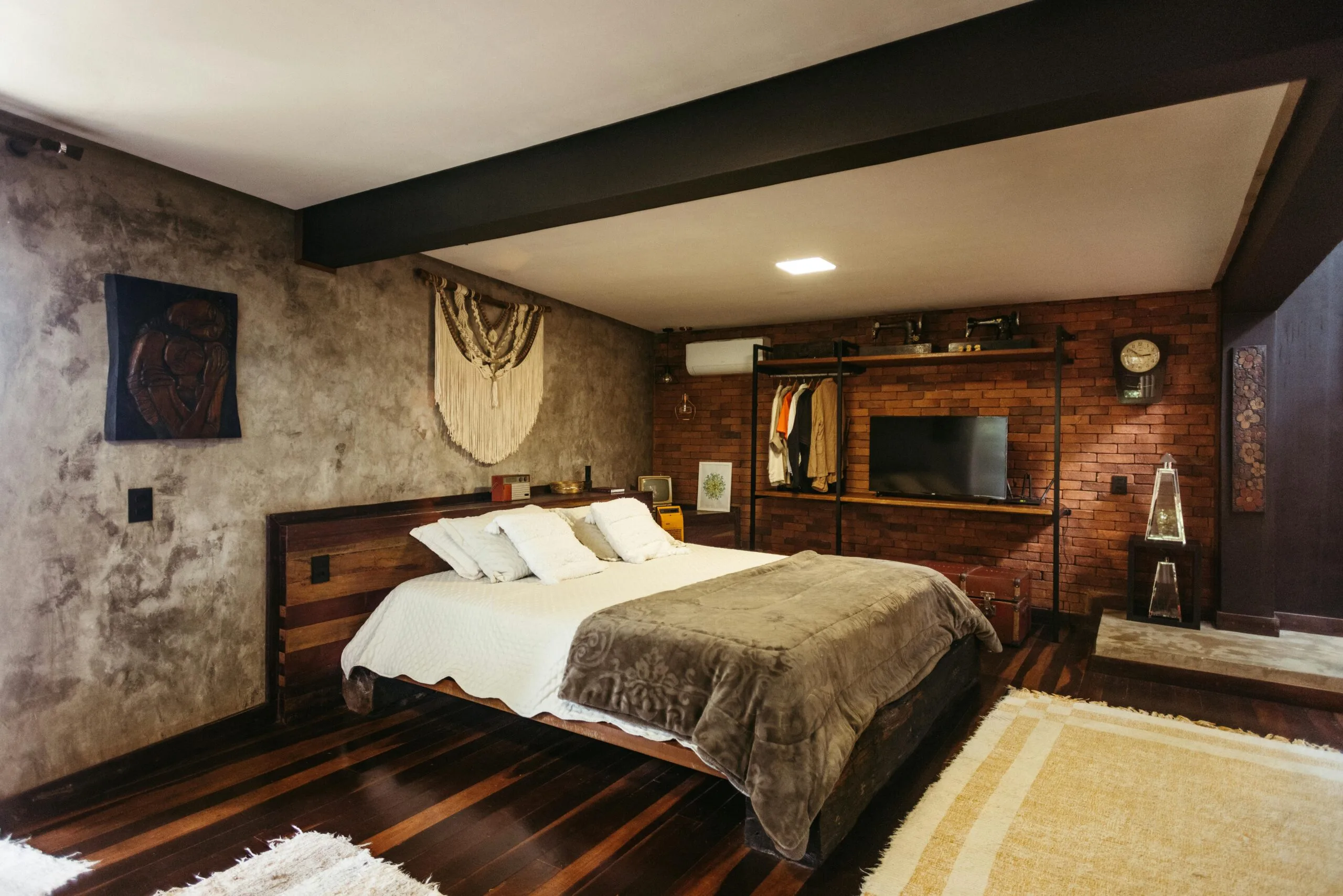 French Country Flooring: The 5 Best Options and How to Choose 9 french country flooring options comparison warm interior