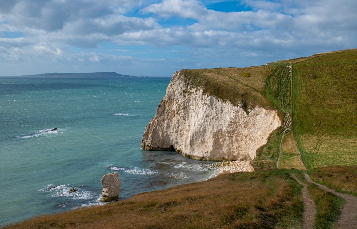 Day Trips to Isle of Wight from Portsmouth: Your Perfect Getaway 2 Scenic Isle of Wight coastline showing the Needles chalk stacks and colorful beach huts