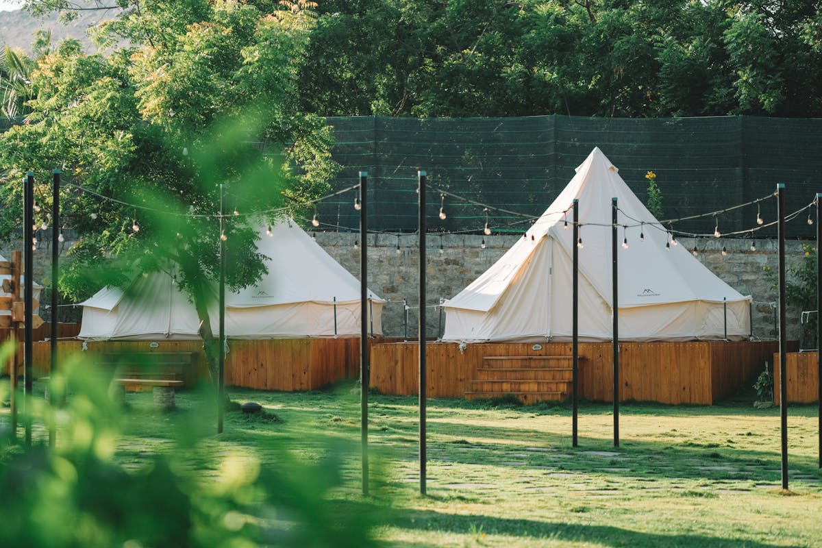 Glamping Zion National Park: The Ultimate Escape 1 Beautiful glamping tents surrounded by lush greenery in Phan Thiet, Vietnam.