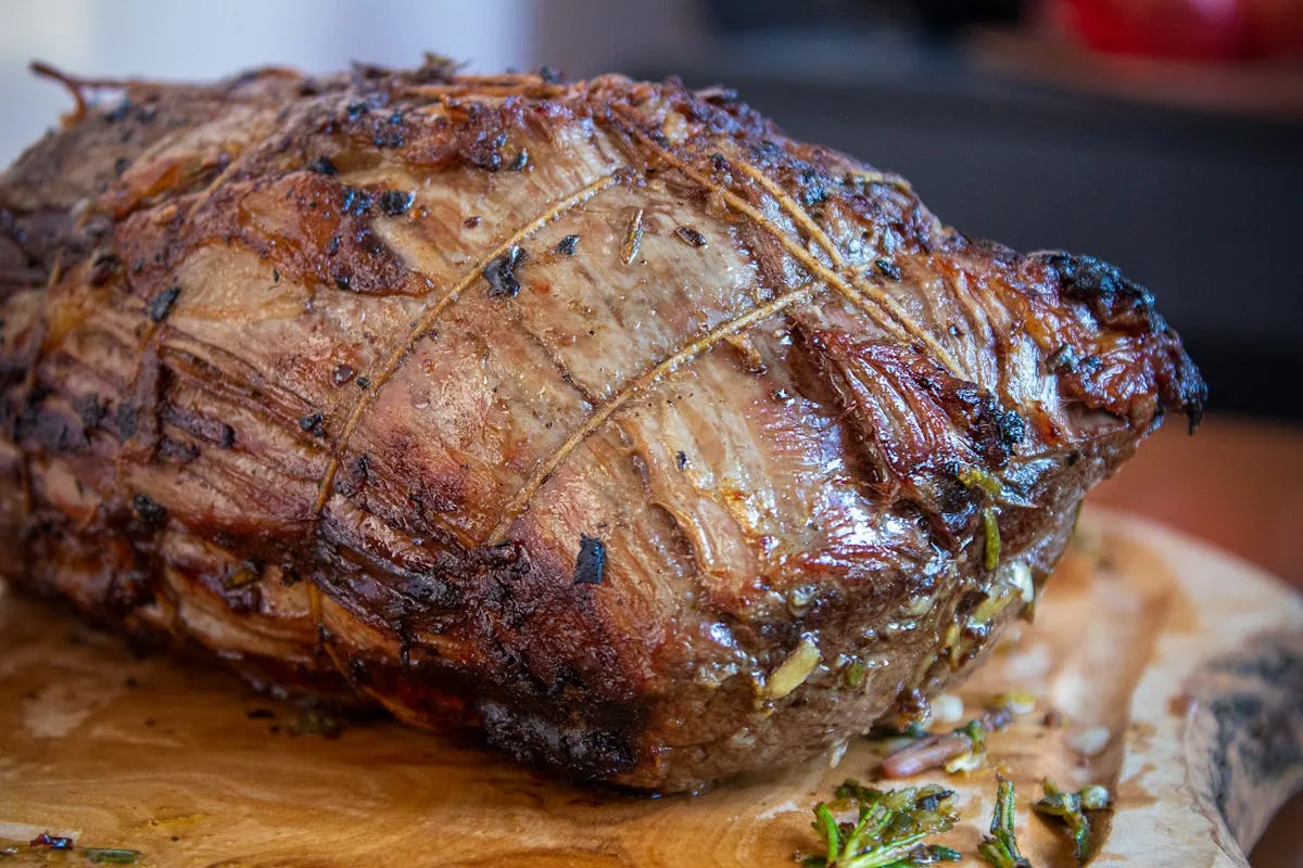Sous Vide Sirloin Tip Roast: Perfectly Tender Every Time 1 Sous vide sirloin tip roast cooking method, perfectly tender beef in immersion circulator