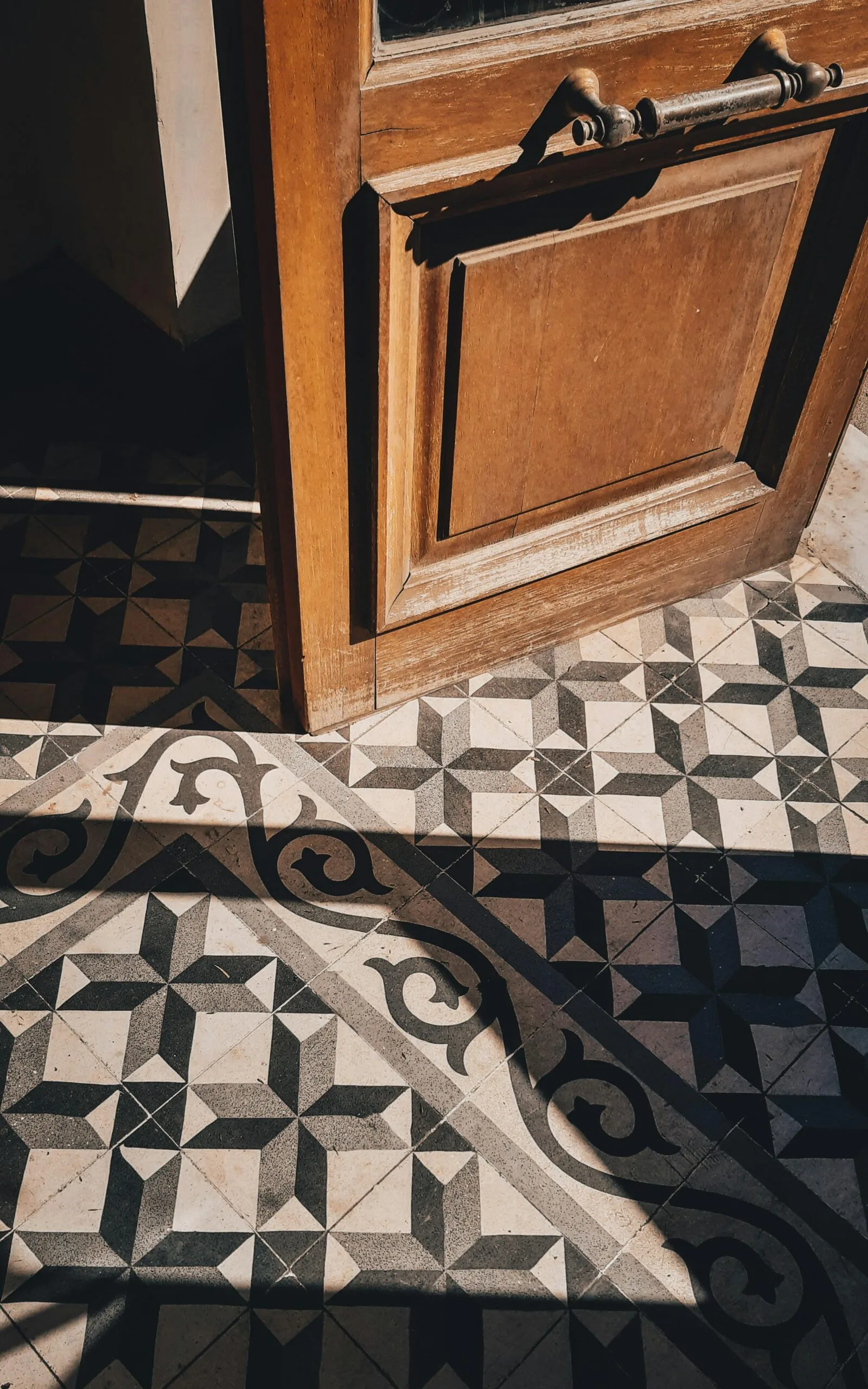 French Country Flooring: The 5 Best Options and How to Choose 8 stone tile pattern entryway french country cream tones
