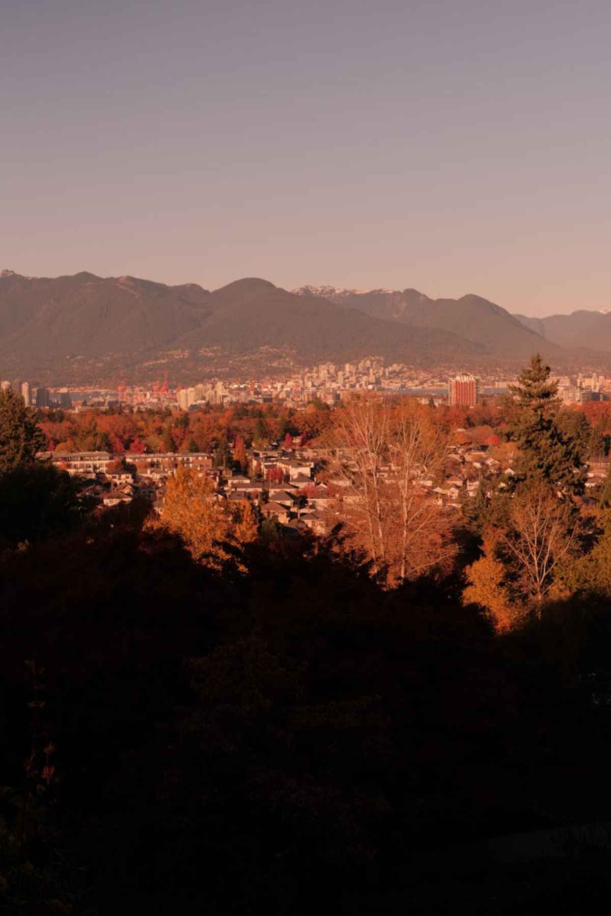 4 Days in Vancouver: The Perfect Itinerary for First-Time Visitors 2 Vancouver cityscape with autumn foliage and warm sunset tones