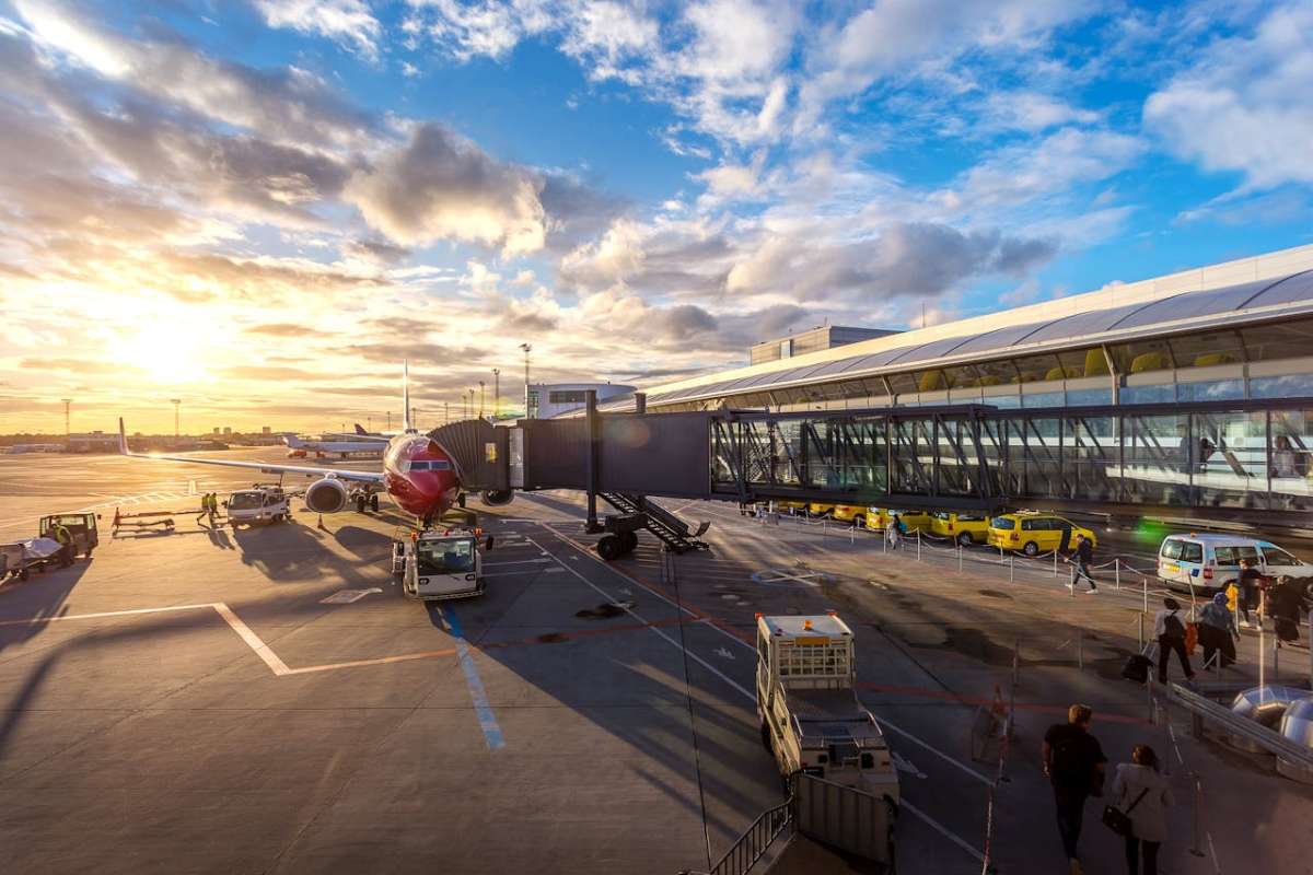 can you bring a cart on a plane - airport luggage carry-on rules