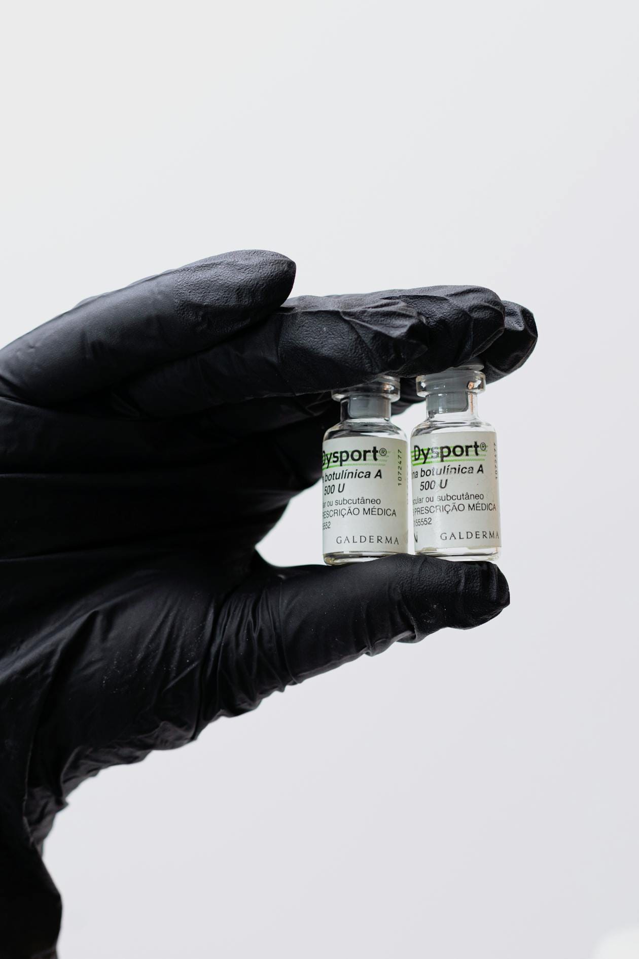 Best injectable peptides for anti-aging - medical vials in gloved hand