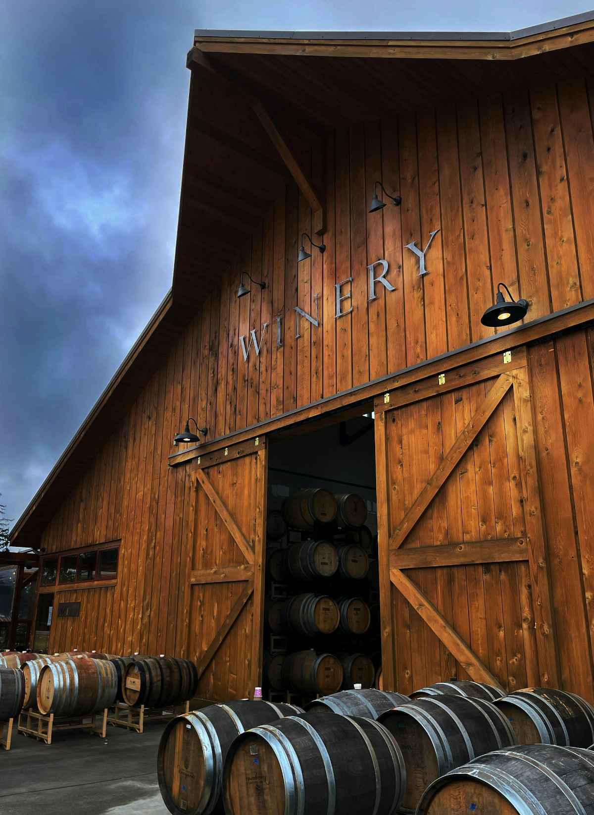 family friendly wineries Long Island rustic winery barn