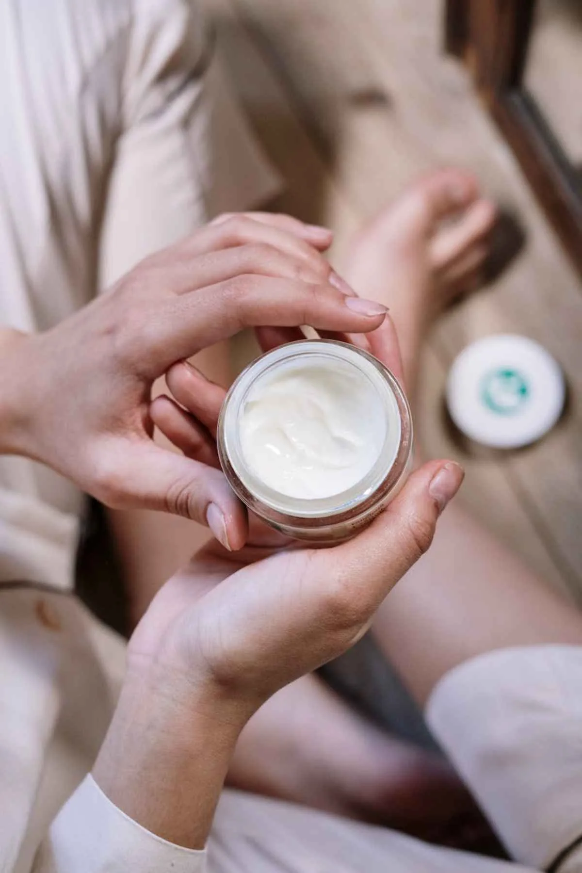 Lactic Acid vs Retinol: How To Use for Better Skincare 4 Luxury skincare serum dropper bottle elegant