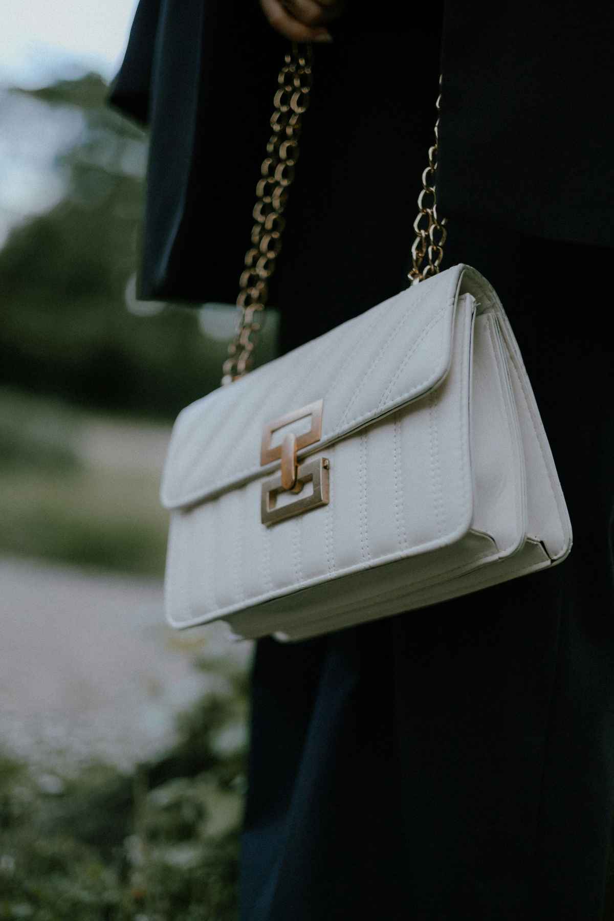 Louis Vuitton luxury handbag leather material craftsmanship detail