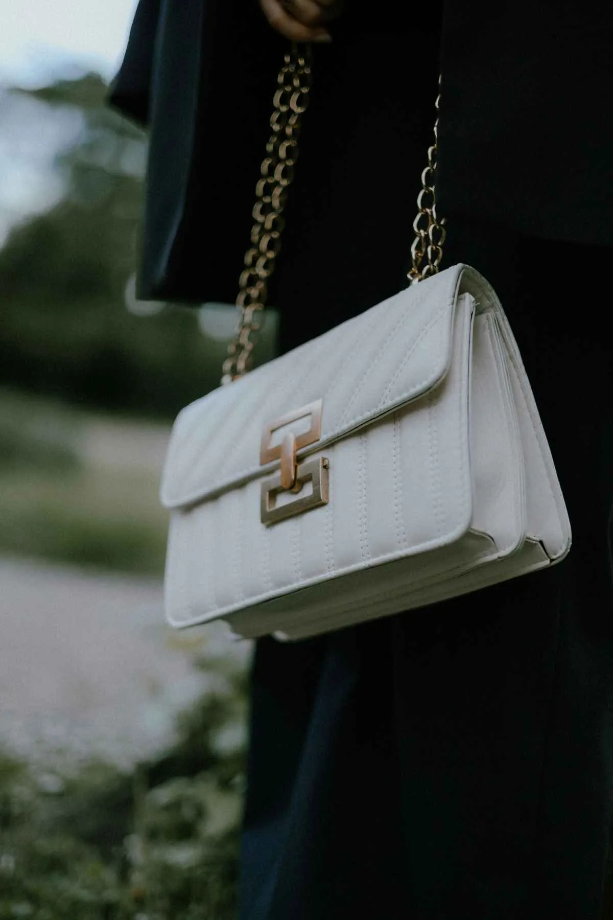 Louis Vuitton luxury handbag leather material craftsmanship detail