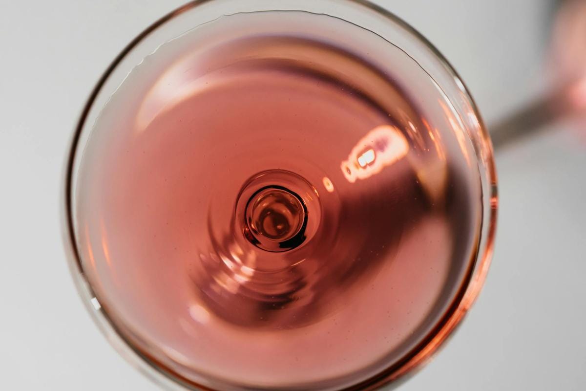 Types of table wine tasting experience with rosé and red wines