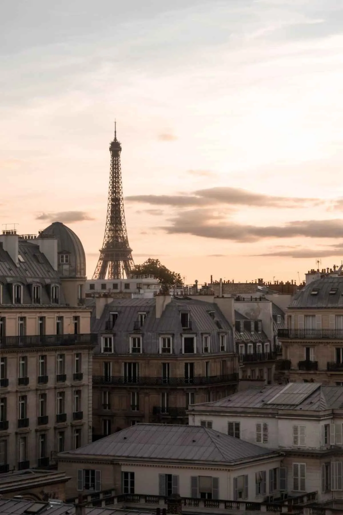 What to Wear in Paris in Winter: Stylish and Cozy Tips 8 Serene view of Eiffel Tower at sunset Paris France